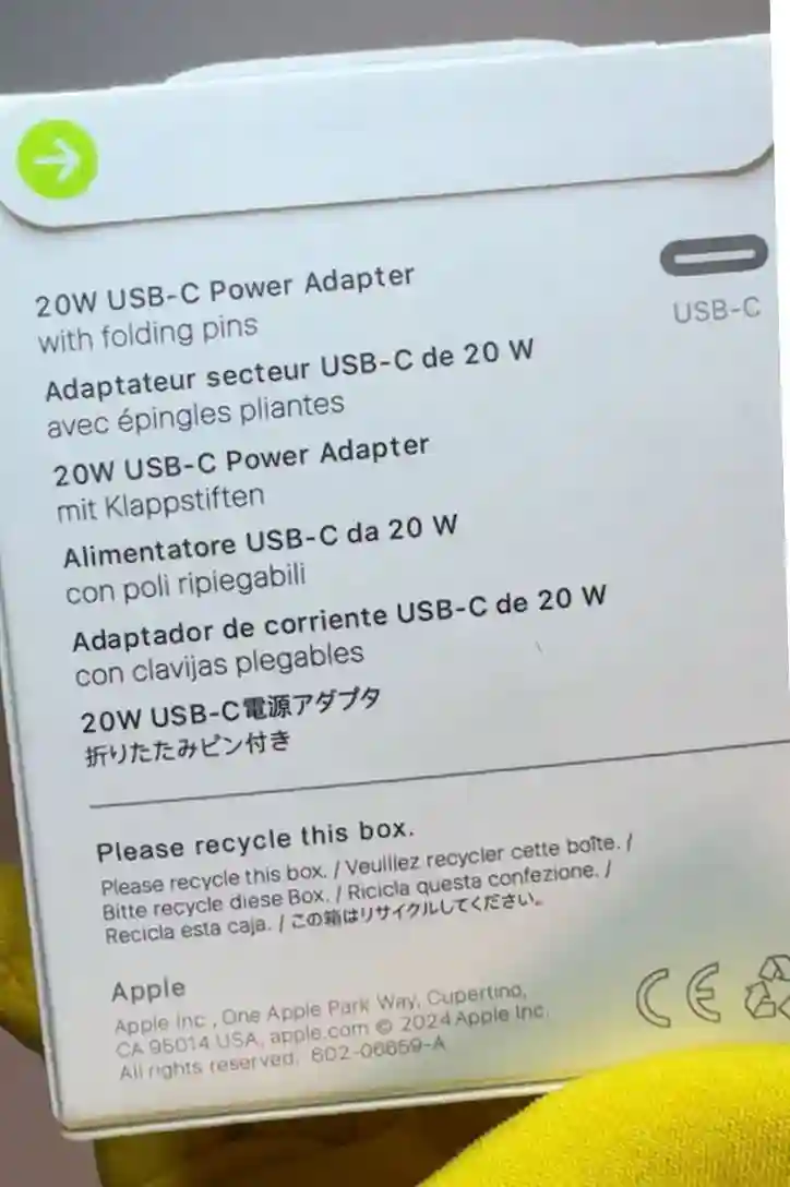 20W USB-C 3-Pin Power Adapter / Original iPhone Charger - White